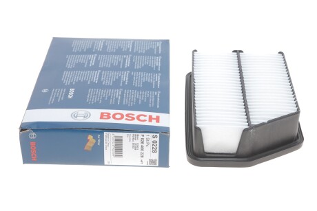 Повітряний фільтр BOSCH F 026 400 228