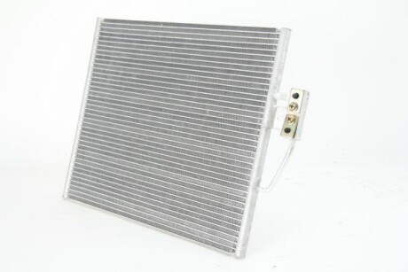 Радіатор кондиціонера THERMOTEC KTT110257