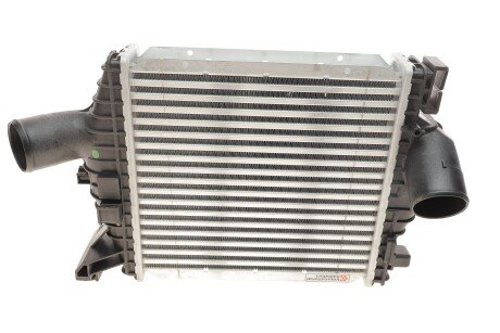 Інтеркулер MB VITO 22TD MT/AT 99-03 Van Wezel 30004357